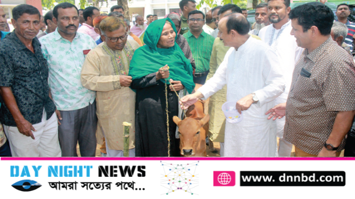 পুনর্বাসনকল্পে ফুলবাড়ীতে ৮ জন ভিক্ষুক পেলেন গরু